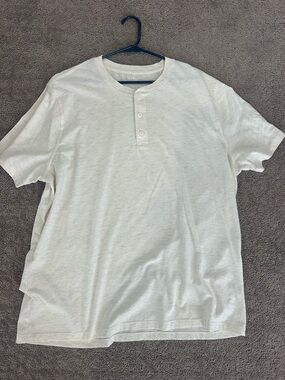 Men’s extra large Old Navy short sleeve top cream